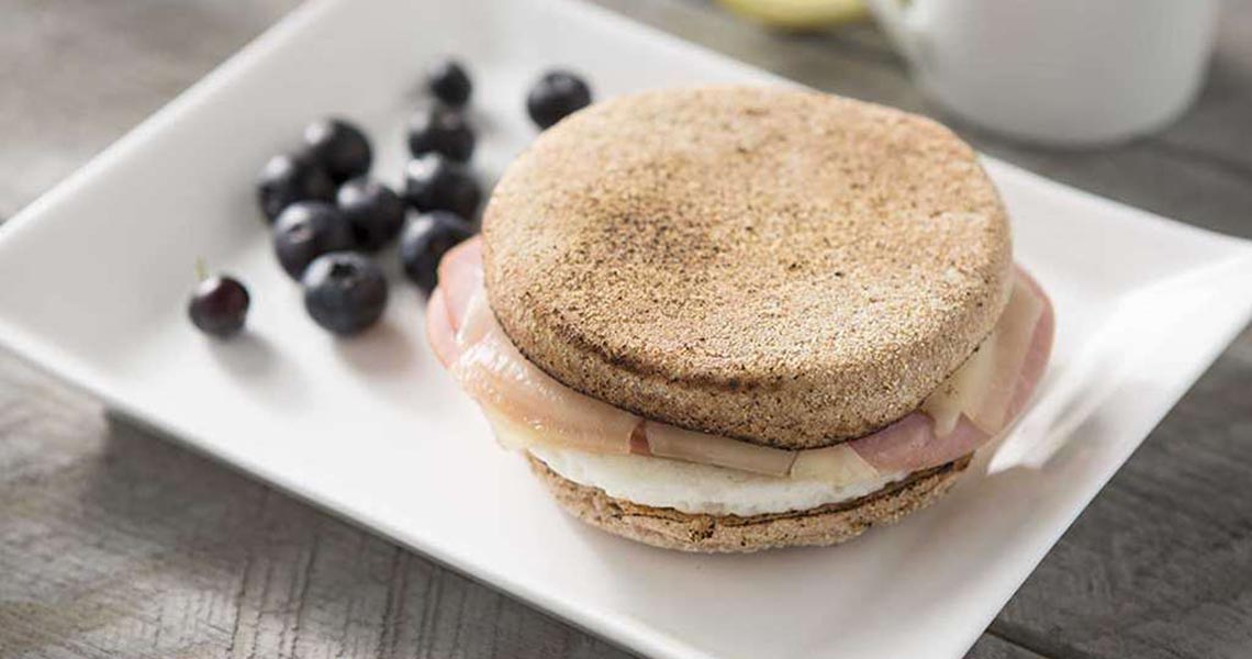 English Muffin Sandwich with Egg, Ham and Swiss